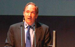 The Inventor of the Web Opposes to Online Spying